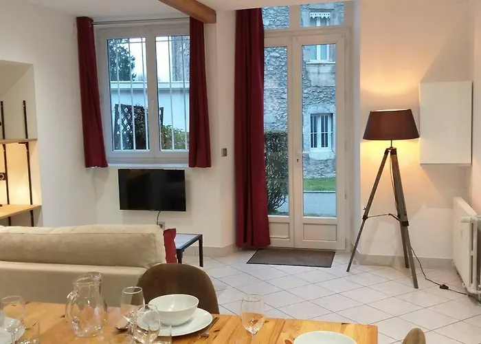 La Dependance Du Chateau De Triviers. *