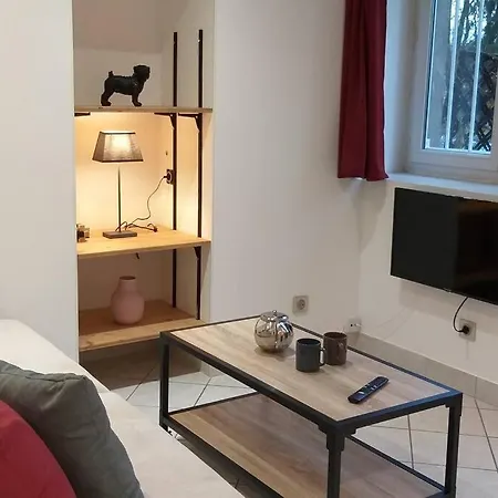 La Dépendance Du Château De Triviers. Apartamento